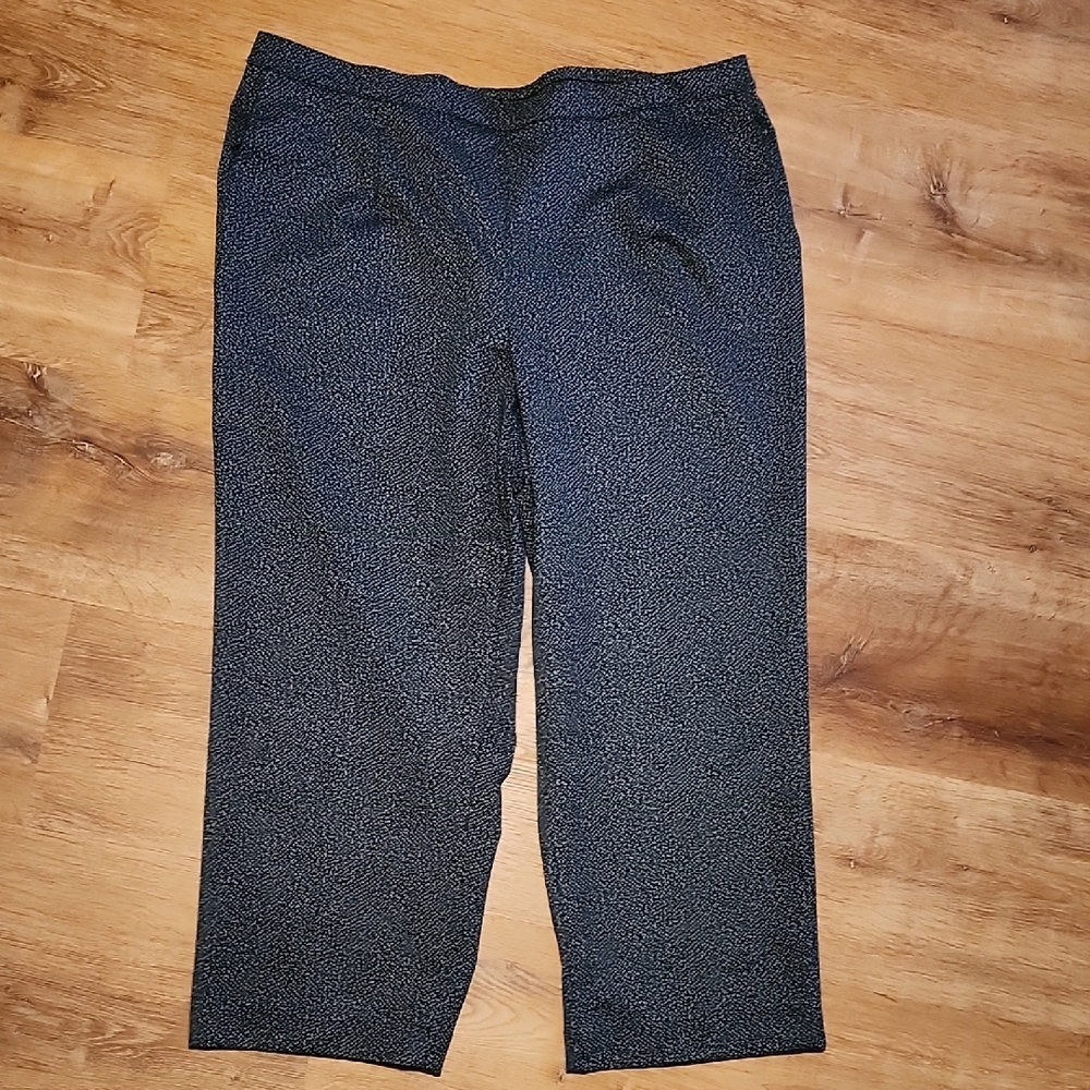 **5 for $20 Chic Black Patterned Pants EUC